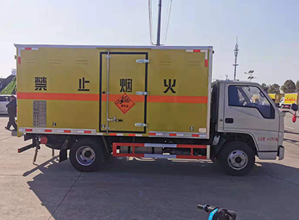 龙河镇爆破器材运输车技术升级与安全合规新趋势